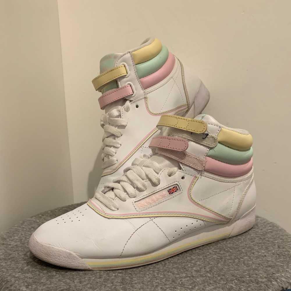 ⚡️REEBOK X GLOW 🎶